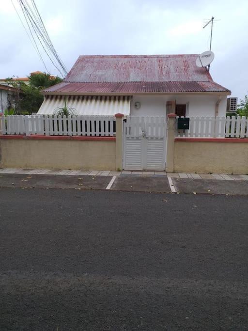 Maison Creole Chaleureuse Avec Stationnement ル・ゴジエ エクステリア 写真