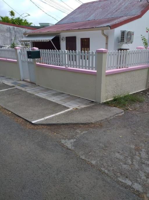 Maison Creole Chaleureuse Avec Stationnement ル・ゴジエ エクステリア 写真